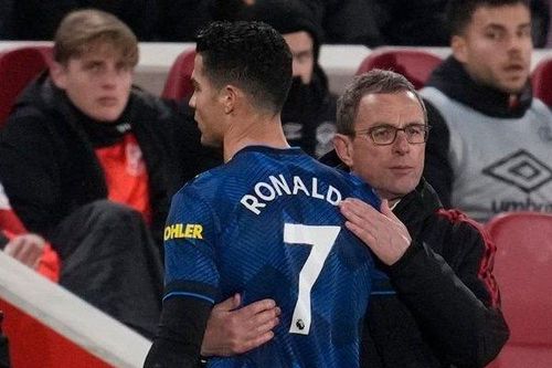 Trong cơn giận dữ, Ronaldo 'chất vấn' HLV Rangick