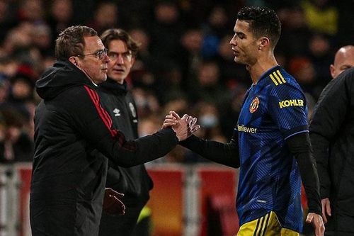 Cristiano Ronaldo hờn dỗi: Khối thuốc nổ trong phòng thay đồ MU