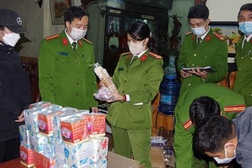 Bị bắt khi đang giao dịch gần 60 kg pháo nổ