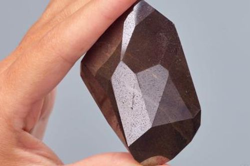 Viên kim cương đen 555,55 carat đến từ không gian đang được rao bán