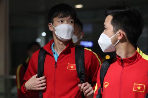 Hoàng Đức nhầm đường khi tới nhà ga sân bay Tân Sơn Nhất