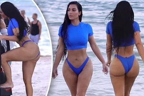 'Kim siêu vòng 3' đốt mắt fan với bikini xẻ hông cao vút trên biển