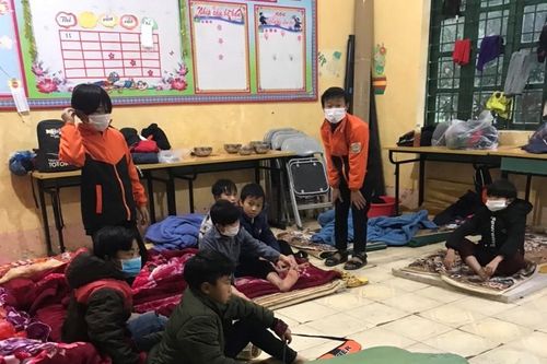 Hơn 400 học sinh phải cách ly tập trung ở trường vì 6 ca F0