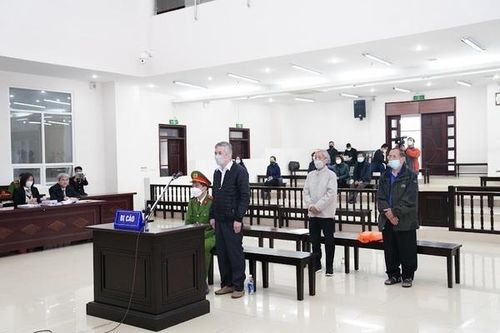 Cựu Bộ trưởng Vũ Huy Hoàng nằm viện, không đủ sức khỏe hầu tòa