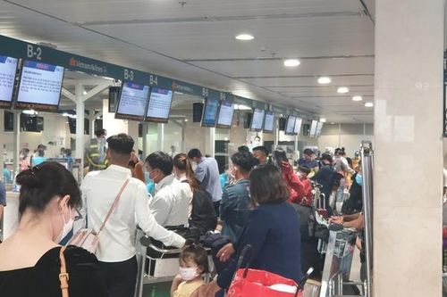 Giao thông ngày cận Tết: Tàu xe ế ẩm, vé máy bay tăng nhiệt