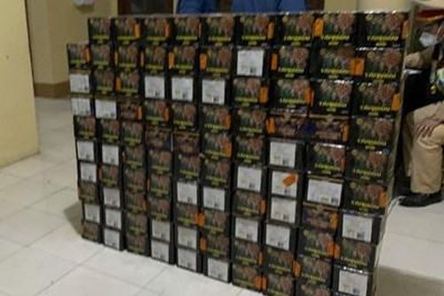 Bắt 2 đối tượng vận chuyển 100 hộp pháo hoa nổ