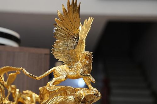 Chế tác hổ mạ vàng 24K chào đón Tết Nhâm Dần 2022