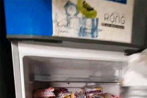Mua khoai lang về tích trữ ở góc nhà, thanh niên khóc dở khi chưa kịp ăn tất cả đã 'đâm chồi nảy lộc'