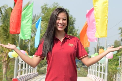 Á hậu Kim Duyên trao tặng 3 cây cầu dân dụng và trao quà Tết cho người dân nghèo