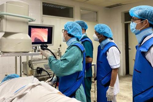 Cứu cụ ông 93 tuổi có sỏi trong tụy bằng kỹ thuật ERCP phức tạp