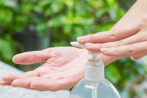 Thu hồi hai lô sát khuẩn tay không đạt chất lượng