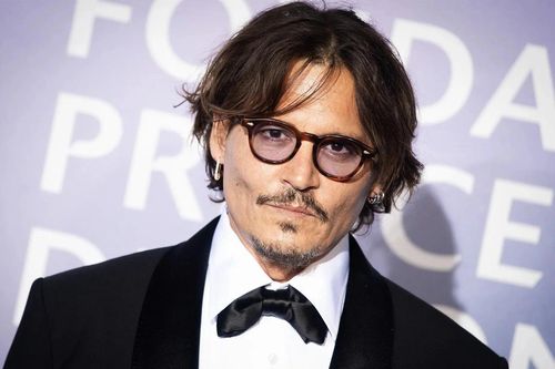 Johnny Depp tái xuất sau lùm xùm bị Hollywood tẩy chay