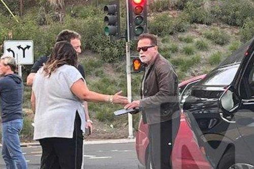 Arnold Schwarzenegger bị tai nạn giao thông