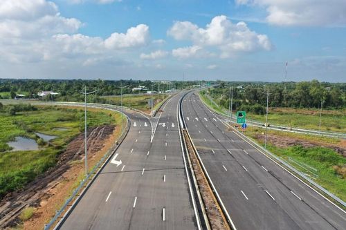 Ô-tô được lưu thông trên cao tốc Trung Lương-Mỹ Thuận dịp Tết Nguyên đán