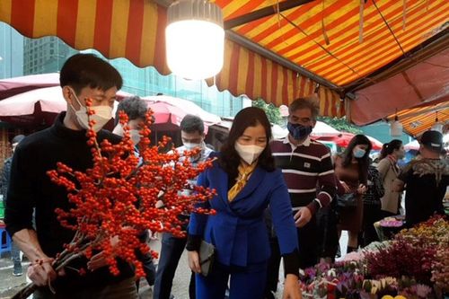 Kiểm tra hoạt động chợ hoa Xuân tại Hà Nội