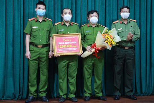 Chủ tịch UBND TP Đà Nẵng khen thưởng CAQ Hải Châu