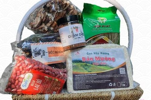 Đặc sản vùng miền vào giỏ quà Tết 'hút khách' Hà thành