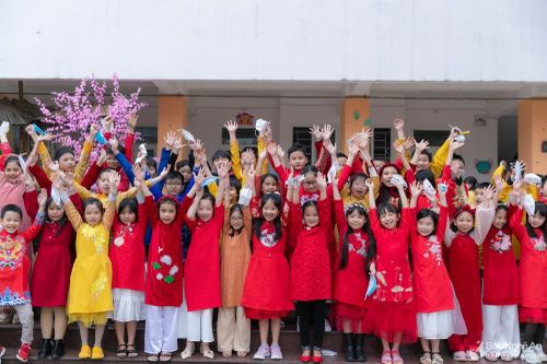 'Xuân sum vầy, ấm áp yêu thương' của cô trò xứ Nghệ