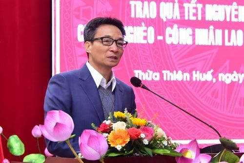 Phó Thủ tướng Chính phủ Vũ Đức Đam chúc Tết người lao động có hoàn cảnh khó khăn tại Thừa Thiên - Huế