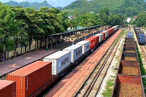Ùn ứ hàng trăm container xuất khẩu tại các ga đường sắt liên vận quốc tế