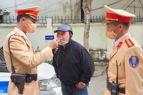Hà Nội: Đi ăn tất niên, người đàn ông bị phạt hơn 5 triệu đồng