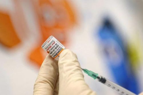 Covid-19: Thủ tướng New Zealand hủy hôn lễ, Pfizer nói về cách tiêm mới
