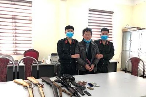 Bắt giữ đối tượng truy nã đặc biệt nguy hiểm, 'thủ' theo tiểu liên AK47 và 4 súng các loại