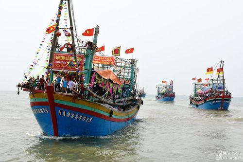 Nghệ An: Ngư dân rơi xuống biển khi trên đường đánh cá trở về