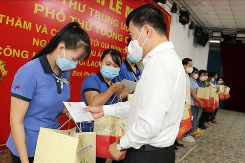 Phó Thủ tướng Chính phủ Lê Minh Khái thăm, tặng quà Tết tại Bình Phước