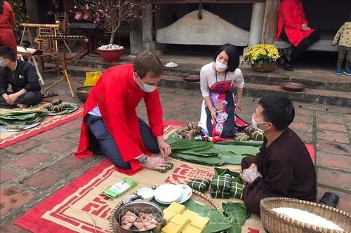 Hà Nội: Gần 30 đại sứ và đại diện các tổ chức quốc tế trải nghiệm 'Tết xứ Đoài'