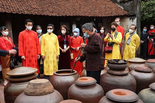 Tết xưa rộn ràng ở làng cổ Đường Lâm