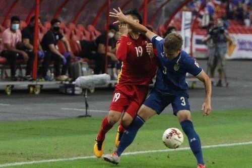 'Vua cùi chỏ' Theerathon nói đạo lý khi bị tố chơi xấu