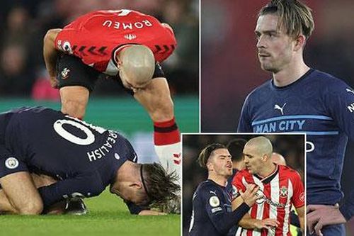 Grealish chờ nói chuyện phải trái với Romeu trong đường hầm