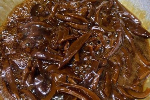 Cô gái làm mứt dừa ăn Tết, kết quả cuối cùng gây choáng váng