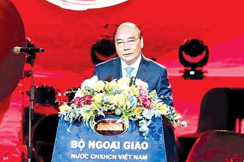 Chủ tịch Nước Nguyễn Xuân Phúc dự Chương trình nghệ thuật Xuân Quê hương 2022