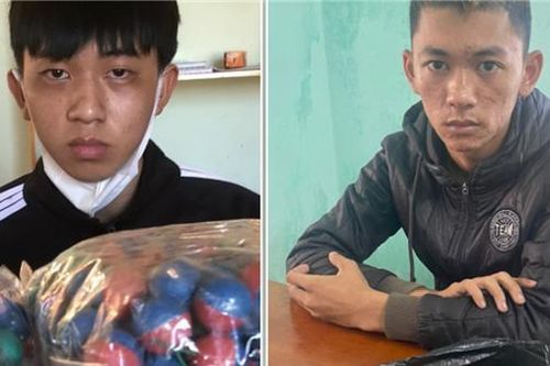 Bắt ba đối tượng đang vận chuyển pháo lậu đi bán