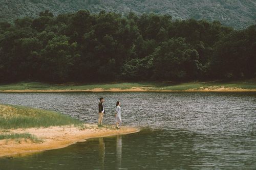 Hồ nước hoang sơ dưới chân núi Cấm: Điểm 'sống chậm' ít người biết ở An Giang