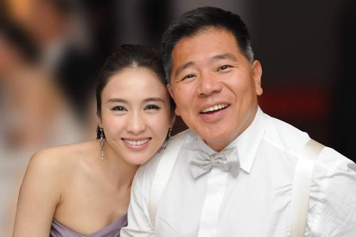 Lấy tỷ phú khuyết tật, Lê Tư bị mỉa mai hám của và lời đáp trả sau 13 năm