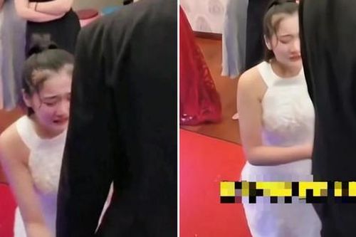 Bạn gái cũ quỳ gối xin chú rể quay lại với mình ngay giữa đám cưới, nghe câu khóc lóc van xin đầu tiên mọi người đã đứng hình