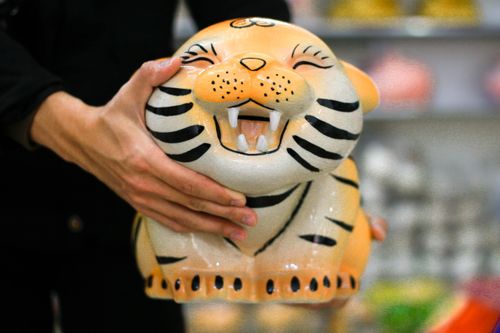Làm hàng nghìn hổ gốm bán Tết