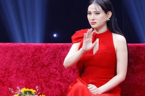 Thu Thủy bật khóc kể về quãng thời gian làm mẹ đơn thân
