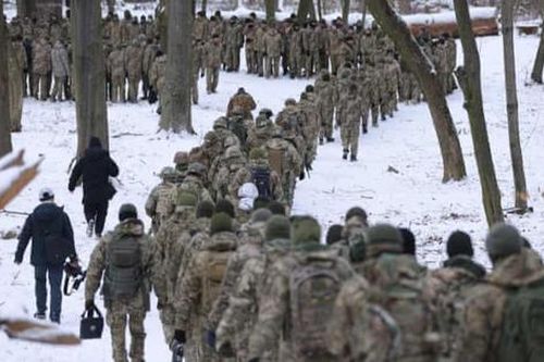 Thêm các nhà ngoại giao rời khỏi Ukraine