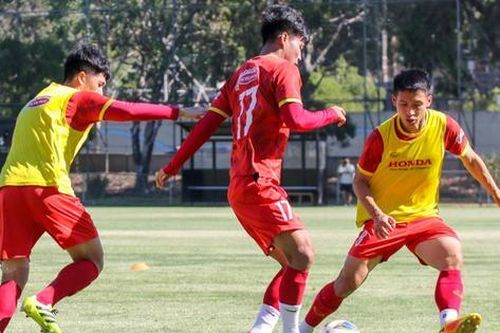 Đội tuyển Việt Nam tiếp tục chia quân đá đối kháng