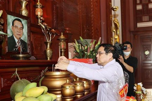 Thủ tướng Phạm Minh Chính dâng hương các đồng chí nguyên lãnh đạo Chính phủ