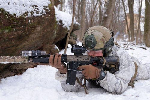Anh sơ tán nhân viên đại sứ quán ở Kiev
