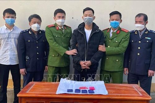 Hà Tĩnh: Bắt quả tang đối tượng vận chuyển trái phép 1.000 viên hồng phiến