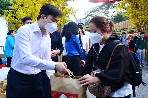 TP Hồ Chí Minh: Tiễn người lao động, sinh viên, tình nguyện viên về quê đón Tết 2022