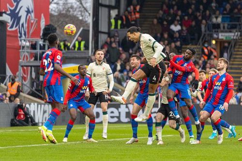 Nhọc nhằn đánh bại Palace, Liverpool thu hẹp cách biệt với Man City