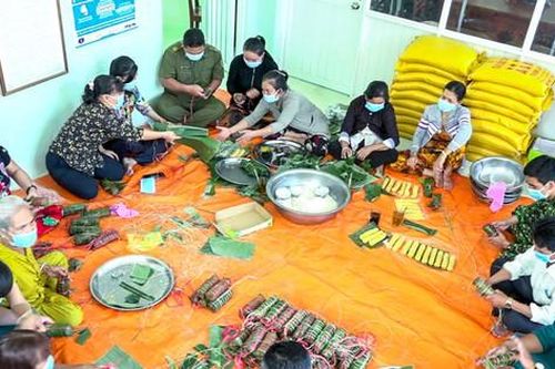 Hai câu chuyện xung quanh ngày tết đặc biệt