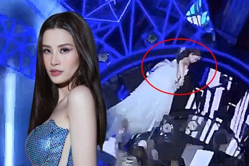 Xuất hiện trên sân khấu cực hoành tráng nhưng Đông Nhi lại mắc sự cố lơ lửng trên không trung